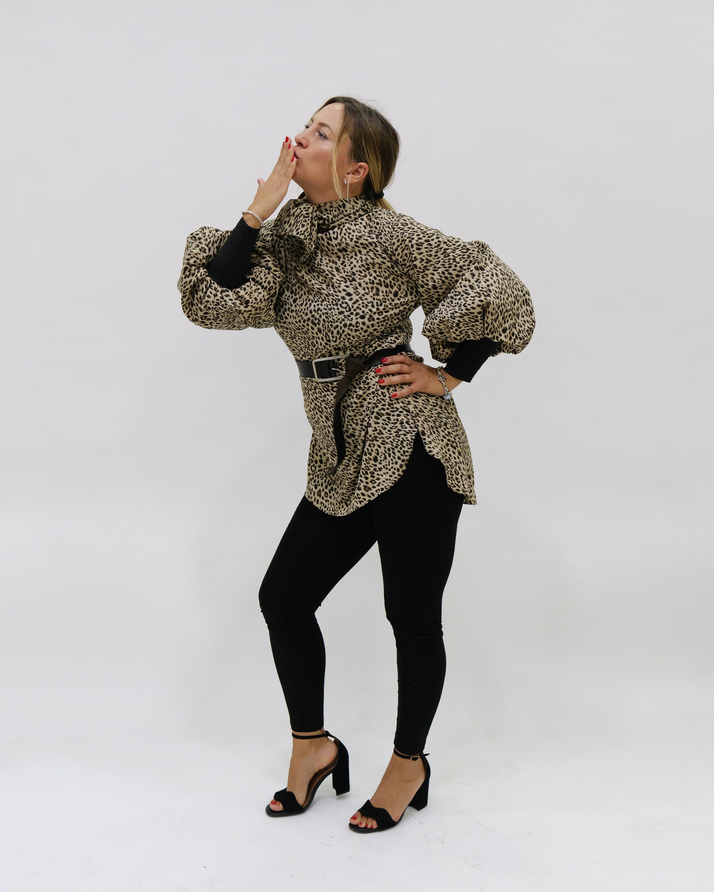 Blusa/túnica de cuello alto con mangas largas y puños Victoria